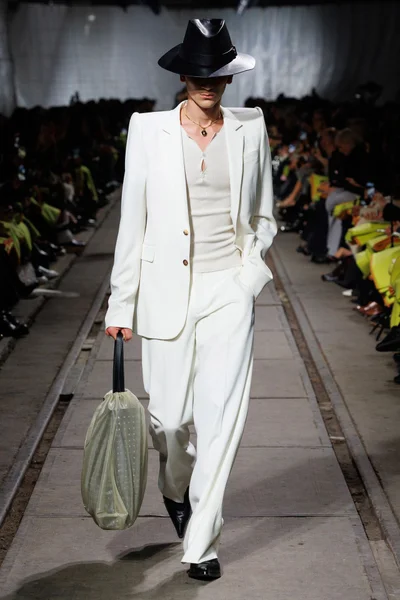 Look 12